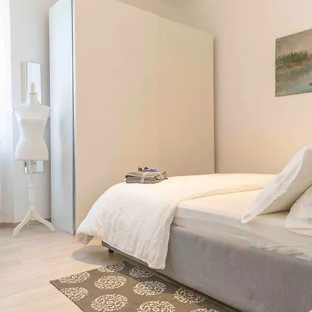 Rossena Tranquillo Appartamento, Con Giardino, Vicino Al Centro Ed All'ospedale Santa Maria Nuova Smn Apartman Reggio Emilia