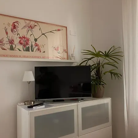 Rossena Tranquillo Appartamento, Con Giardino, Vicino Al Centro Ed All'ospedale Santa Maria Nuova Smn Apartman