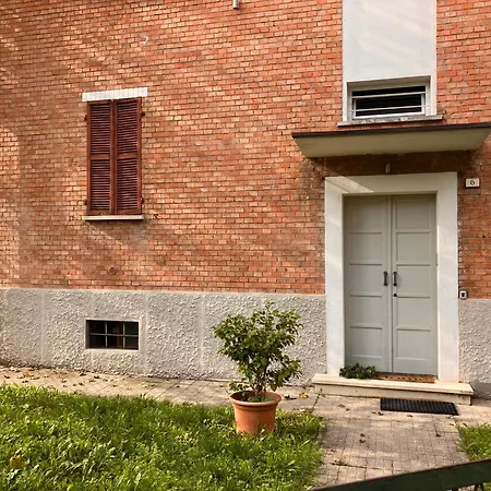 דירה Rossena Tranquillo Appartamento, Con Giardino, Vicino Al Centro Ed All'ospedale Santa Maria Nuova Smn