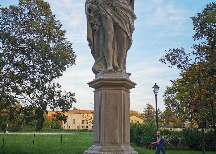 Rossena Tranquillo Appartamento, Con Giardino, Vicino Al Centro Ed All'ospedale Santa Maria Nuova Smn Apartament