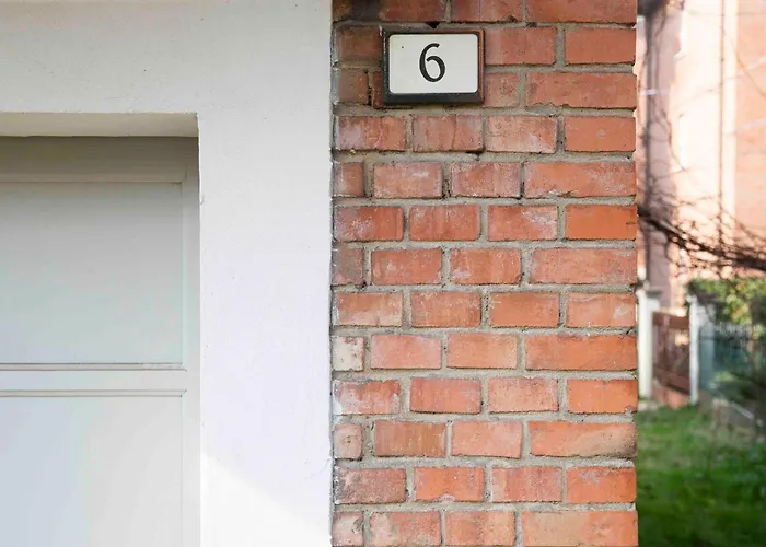 Rossena Tranquillo Appartamento, Con Giardino, Vicino Al Centro Ed All'ospedale Santa Maria Nuova Smn Apartament *