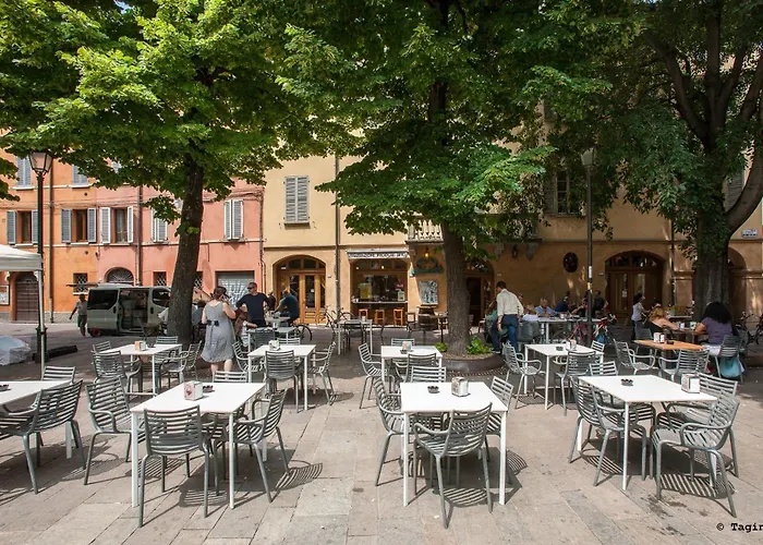 Rossena Tranquillo Appartamento, Con Giardino, Vicino Al Centro Ed All'ospedale Santa Maria Nuova Smn *