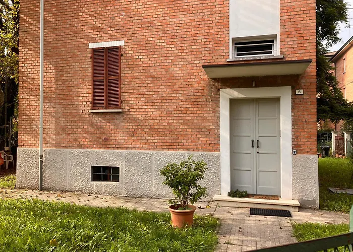 Apartament Rossena Tranquillo Appartamento, Con Giardino, Vicino Al Centro Ed All'ospedale Santa Maria Nuova Smn