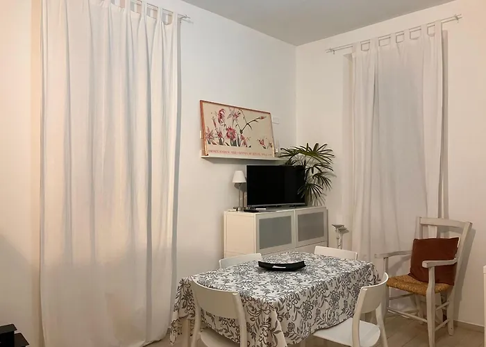 Rossena Tranquillo Appartamento, Con Giardino, Vicino Al Centro Ed All'ospedale Santa Maria Nuova Smn