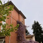 Rossena Tranquillo Appartamento, Con Giardino, Vicino Al Centro Ed All'ospedale Santa Maria Nuova Smn * Ρέτζιο Εμίλια