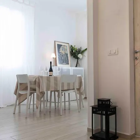 Rossena Tranquillo Appartamento, Con Giardino, Vicino Al Centro Ed All'ospedale Santa Maria Nuova Smn Lejlighed *