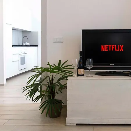 Rossena Tranquillo Appartamento, Con Giardino, Vicino Al Centro Ed All'ospedale Santa Maria Nuova Smn Lejlighed