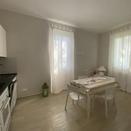 Rossena Tranquillo Appartamento, Con Giardino, Vicino Al Centro Ed All'ospedale Santa Maria Nuova Smn