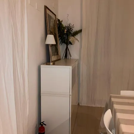 Rossena Tranquillo Appartamento, Con Giardino, Vicino Al Centro Ed All'ospedale Santa Maria Nuova Smn