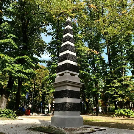 Rossena Tranquillo Appartamento, Con Giardino, Vicino Al Centro Ed All'ospedale Santa Maria Nuova Smn Lejlighed Reggio Emilia