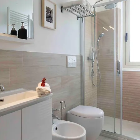 Rossena Tranquillo Appartamento, Con Giardino, Vicino Al Centro Ed All'ospedale Santa Maria Nuova Smn Apartment Reggio Emilia