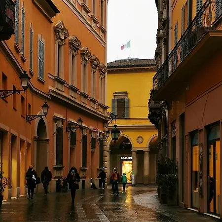 Lejlighed Rossena Tranquillo Appartamento, Con Giardino, Vicino Al Centro Ed All'ospedale Santa Maria Nuova Smn Reggio Emilia