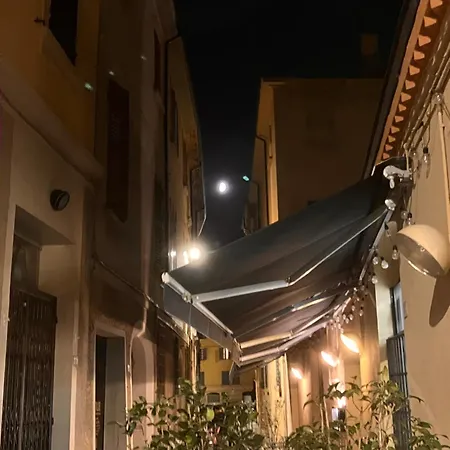 Apartment Rossena Tranquillo Appartamento, Con Giardino, Vicino Al Centro Ed All'ospedale Santa Maria Nuova Smn
