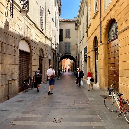Rossena Tranquillo Appartamento, Con Giardino, Vicino Al Centro Ed All'ospedale Santa Maria Nuova Smn Apartamento *