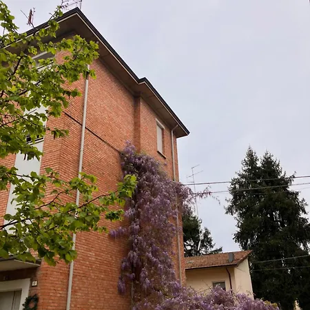 Rossena Tranquillo Appartamento, Con Giardino, Vicino Al Centro Ed All'ospedale Santa Maria Nuova Smn * Reggio Emilia