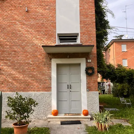 Lejlighed Rossena Tranquillo Appartamento, Con Giardino, Vicino Al Centro Ed All'ospedale Santa Maria Nuova Smn Reggio Emilia