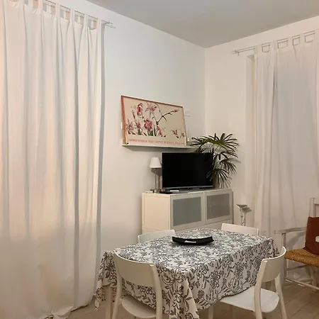 Rossena Tranquillo Appartamento, Con Giardino, Vicino Al Centro Ed All'ospedale Santa Maria Nuova Smn