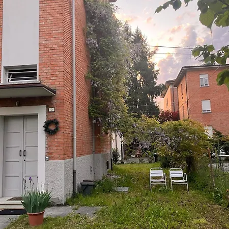 Rossena Tranquillo Appartamento, Con Giardino, Vicino Al Centro Ed All'ospedale Santa Maria Nuova Smn Apartmán *