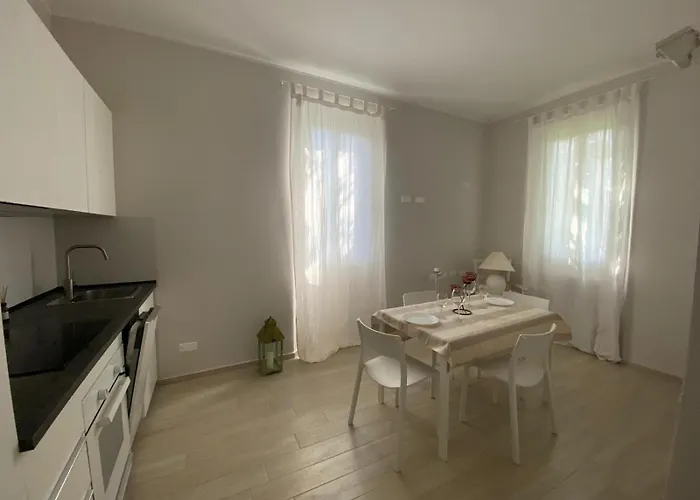 Rossena Tranquillo Appartamento, Con Giardino, Vicino Al Centro Ed All'ospedale Santa Maria Nuova Smn