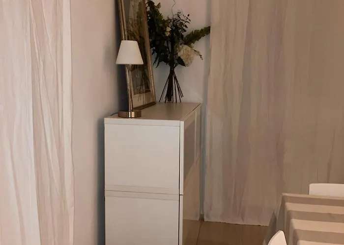 Rossena Tranquillo Appartamento, Con Giardino, Vicino Al Centro Ed All'ospedale Santa Maria Nuova Smn