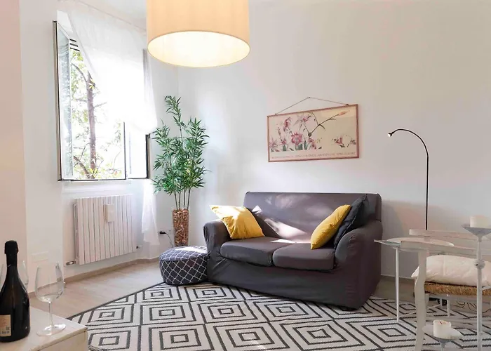 Rossena Tranquillo Appartamento, Con Giardino, Vicino Al Centro Ed All'ospedale Santa Maria Nuova Smn