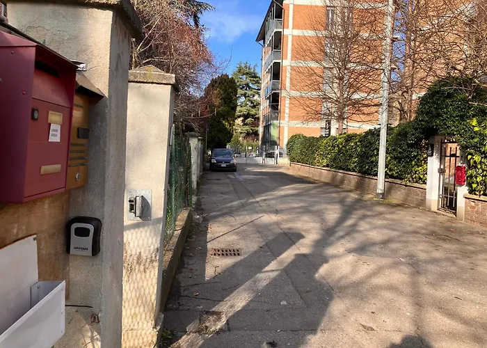 Apartment Rossena Tranquillo Appartamento, Con Giardino, Vicino Al Centro Ed All'ospedale Santa Maria Nuova Smn