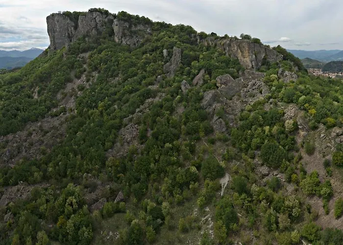 Apartment Rossena Tranquillo Appartamento, Con Giardino, Vicino Al Centro Ed All'ospedale Santa Maria Nuova Smn