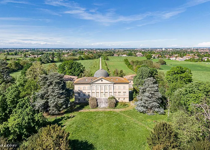 Apartment Rossena Tranquillo Appartamento, Con Giardino, Vicino Al Centro Ed All'ospedale Santa Maria Nuova Smn
