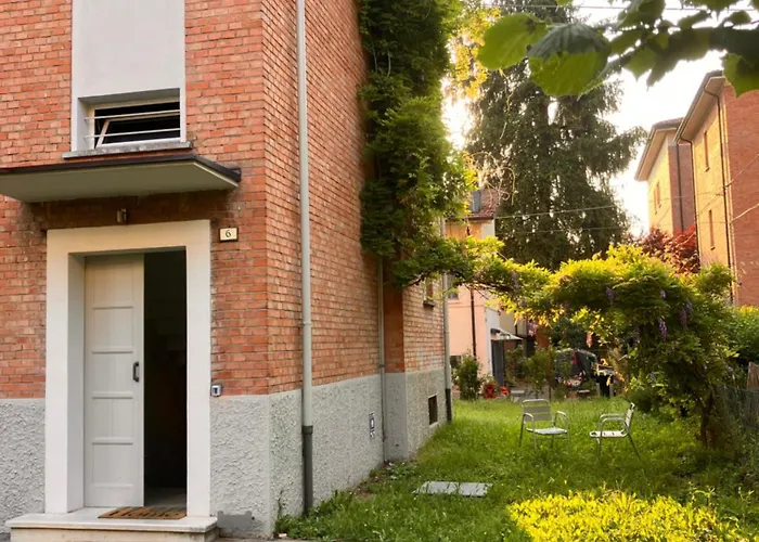 Rossena Tranquillo Appartamento, Con Giardino, Vicino Al Centro Ed All'ospedale Santa Maria Nuova Smn