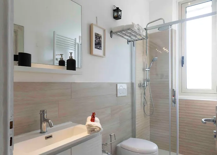 Rossena Tranquillo Appartamento, Con Giardino, Vicino Al Centro Ed All'ospedale Santa Maria Nuova Smn *